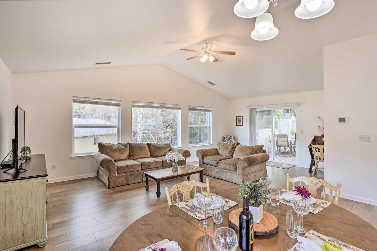 Mount Shasta Escape With Balcony About Walk To Dtwn Villa Екстериор снимка