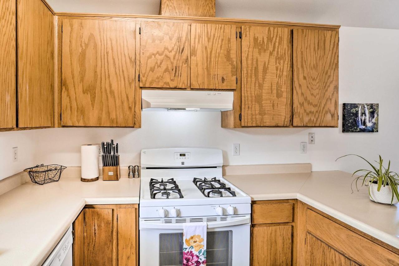 Mount Shasta Escape With Balcony About Walk To Dtwn Villa Екстериор снимка