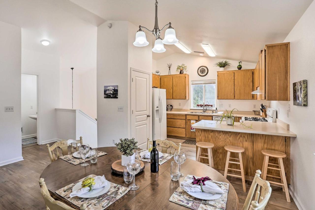 Mount Shasta Escape With Balcony About Walk To Dtwn Villa Екстериор снимка