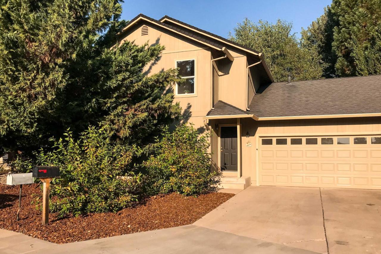 Mount Shasta Escape With Balcony About Walk To Dtwn Villa Екстериор снимка