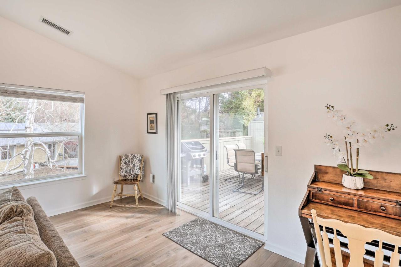 Mount Shasta Escape With Balcony About Walk To Dtwn Villa Екстериор снимка